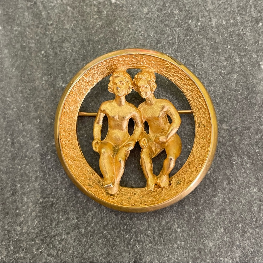Vintage Trifari Gemini Twins Zodiac Gold Brooch Ad Piece
